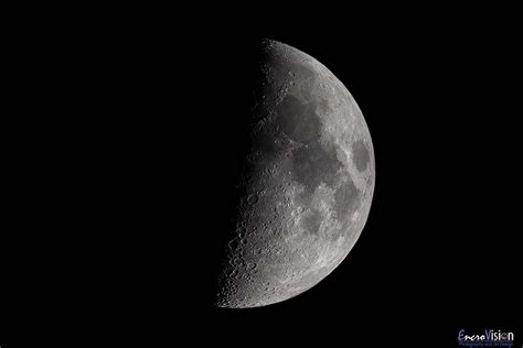 Moon - Category: Moon - Image: Third quarter moon.