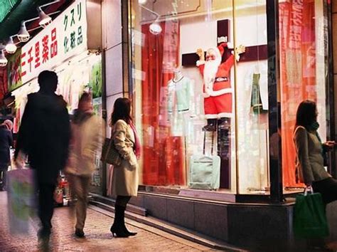japan - Did a department store in Tokyo crucify Santa Claus? - Skeptics Stack Exchange