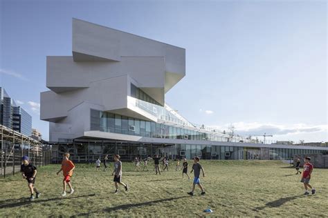 Five rectangular volumes rotating around a fixed pivot point form BIG-designed educational building