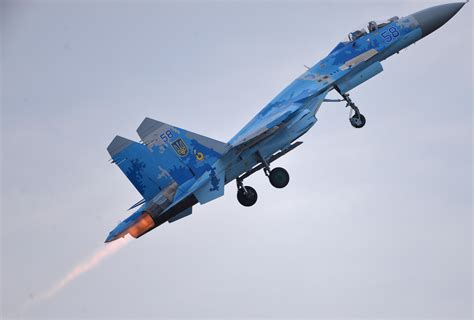 SUKHOI SU-27 FLANKER AIRSHOW DISPLAY | THE FIGHTER COMMUNITY