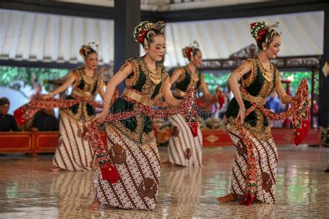 Javanese Dance As Part of Tourist Attraction at Yogyakarta Sultan S ...