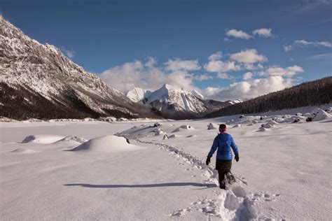 Winter Trail Etiquette for Snowshoeing and Hiking