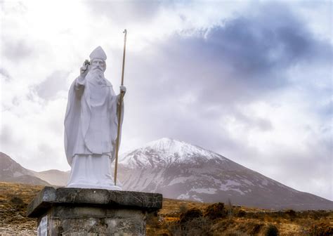 Guide to Hiking Croagh Patrick Pilgrimage in County Mayo, Ireland