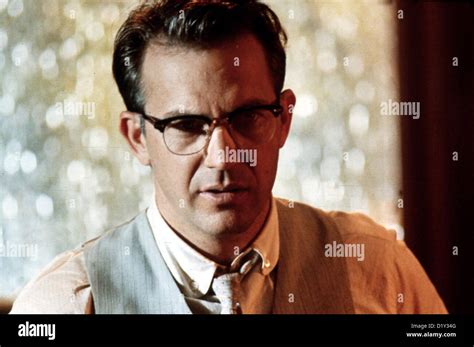 Kevin costner jfk film hi-res stock photography and images - Alamy