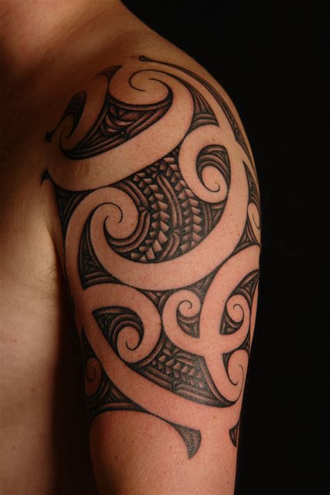 SHANE TATTOOS: Maori Shoulder Tattoo