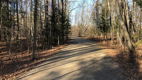 Warm weather draws people to Barkhausen Watefowl Preserve in Suamico | WLUK