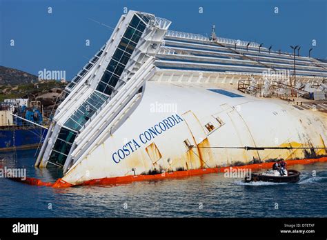 Costa Concordia shipwreck Stock Photo - Alamy