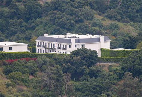 Jennifer Lopez and Ben Affleck Reportedly Willing to Lose Money to Sell Their Massive Mansion ...