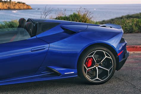 The Lamborghini Huracan EVO Spyder Is the Sound of Fury in a Quieting World - The Manual