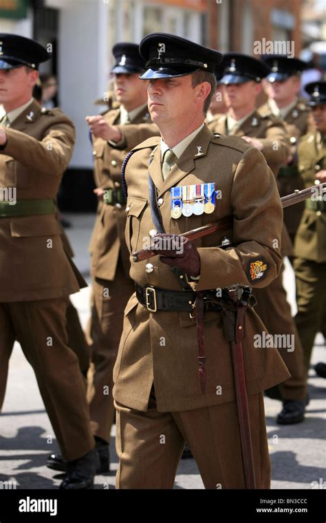 Warrant Officer from the Royal Signals Regiment British Army marching Stock Photo: 30193756 - Alamy
