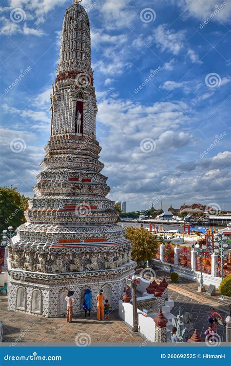 Wat Arun Temple editorial image. Image of famousbuildings - 260692525