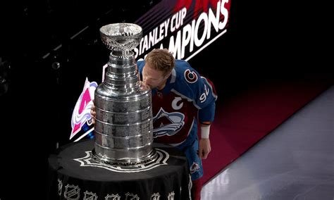 Gabriel Landeskog will remain Avs captain even without playing