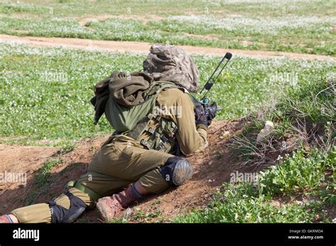 Israeli soldier training Stock Photo - Alamy