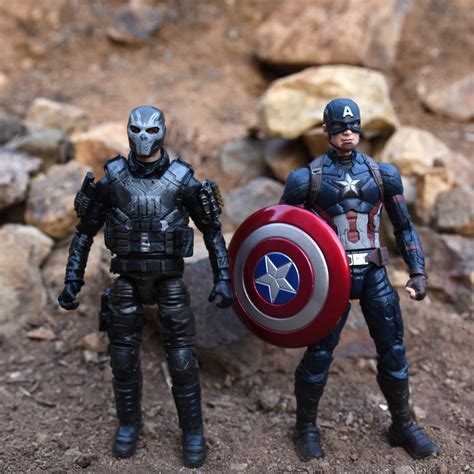 Hasbro: Marvel Legends Captain America and Crossbones | Fwoosh