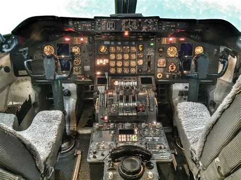 Boeing 747-200 cockpit : cockpits