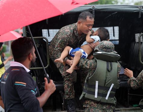 Banjir di Johor: Jumlah mangsa meningkat 1,703 orang setakat 8 malam - Selangorkini