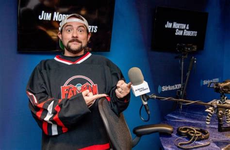 "Silent Bob" actor Kevin Smith shed his iconic hockey jersey wardrobe and has a very good reason ...