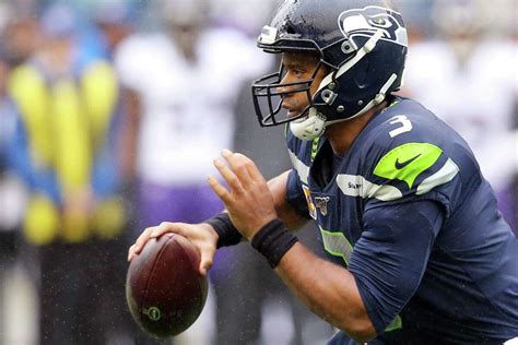 Seahawks QB Russell Wilson named NFC Offensive Player of the Week after five TD passes vs. Tampa Bay