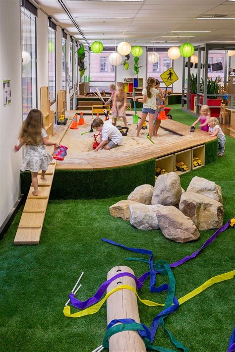 Such a good idea to have a stage in an indoor playground | Indoor Playground | Sala de juegos ...