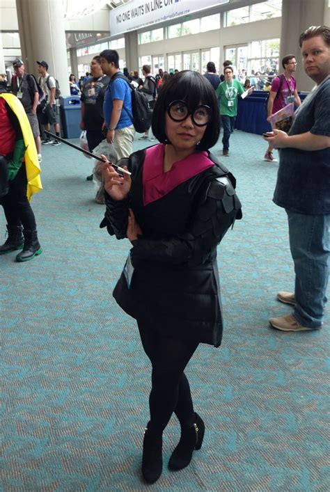 Edna Mode cosplay | Incredibles costume, Pixar costume, Halloween costumes