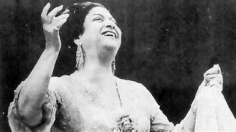 Saudi channel begins airing Umm Kalthoum music concerts