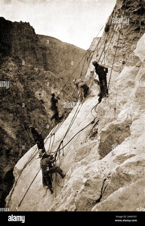 Boulder dam construction workers hi-res stock photography and images - Alamy