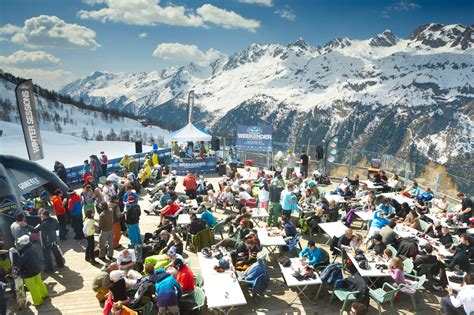 Apres-Ski: The World's Top 9 Ski Towns - SnowBrains