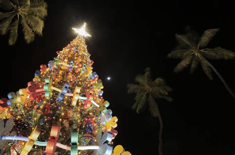 2017 Honolulu City Lights - Hawaii Travel Guide