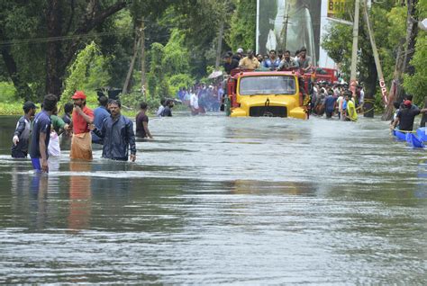 Kerala, India, flooding kills hundreds - CBS News