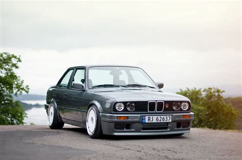 BMW E30 325i | My friend's BMW E30 325i M-tech II. For more … | Flickr