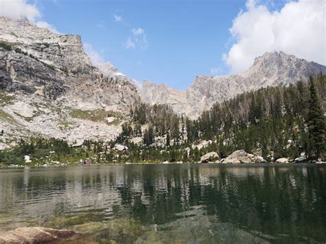 Amphitheater Lake Trail