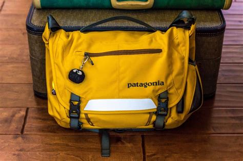 Patagonia MiniMass Messenger Bag – 10nineteen