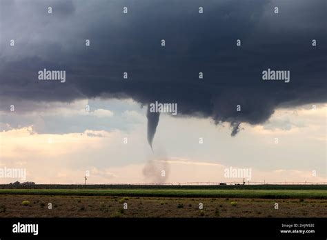 Tornadoes wall cloud hi-res stock photography and images - Alamy