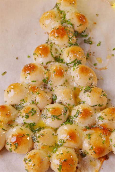 Pull-Apart Christmas TreeDelish | Christmas dinner menu, Christmas tree food, Appetizer recipes