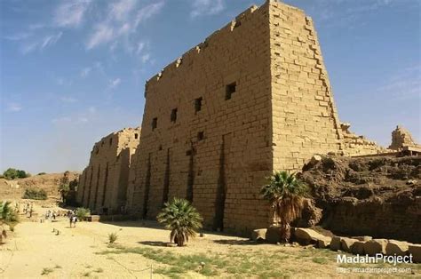 First Pylon of Karnak Temple - Madain Project (en)