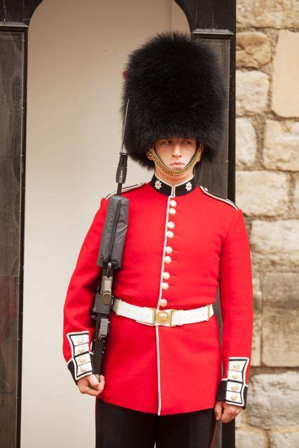 Bizarre Rules and Protocol of the Queen’s Royal Guard | Royal guard, Queens guard, British guard