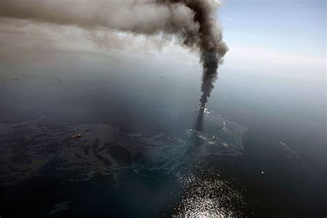 Amid search for Deepwater Horizon oil rig survivors: What happened ...