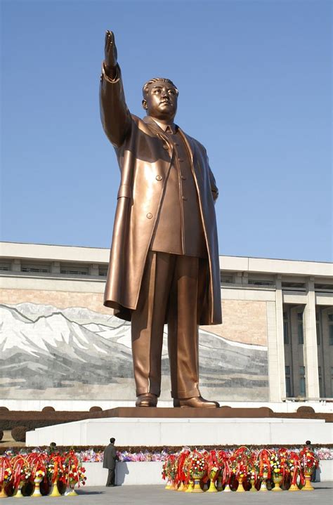 Bronze statue of Kim Il Sung, Mansudae Hill, Pyongyang | Flickr