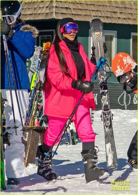 Kim Kardashian & Kendall Jenner Hit the Slopes in Aspen!: Photo 4203443 ...