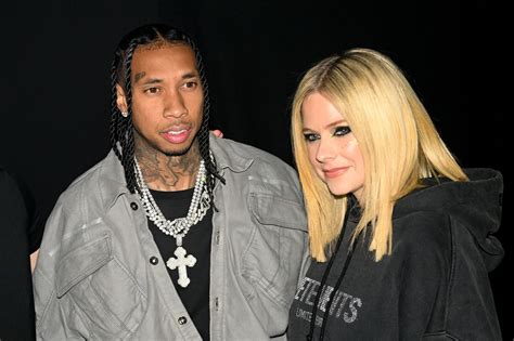 Avril Lavigne et Tyga bel et bien en couple, un baiser parisien pour ...