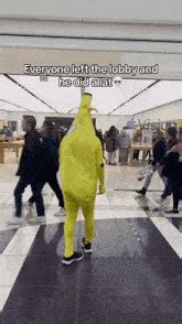 Peely Dance GIF - Peely Dance - Discover & Share GIFs