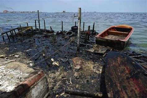 Lake Maracaibo: polluted by a permanent black tide