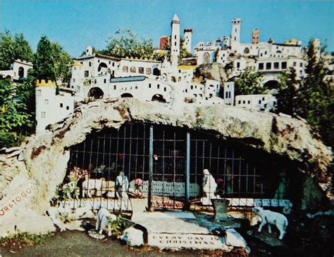 The Holy Land: Before and After Photos of The Abandoned Christian Theme Park in the United States