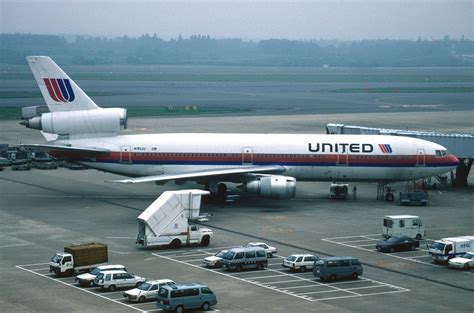 united airlines DC-10 | File:United Airlines DC-10-30 | United airlines ...