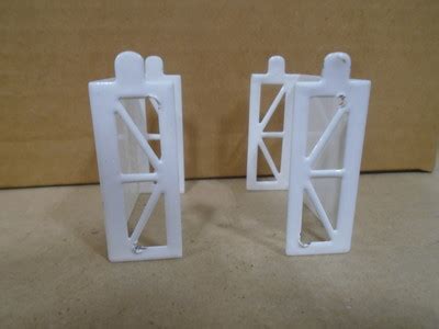 WHITE METAL BULKHEAD ENDS FOR FLATCARS (PAIR) | Train Repair Parts