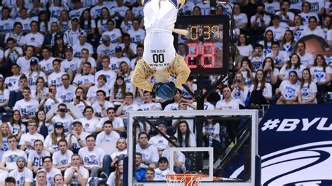 BYU mascot converts crazy slam dunk from the three-point line ...