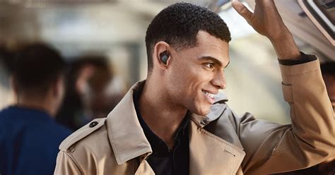 True wireless earbuds with Jabra MultiSensor Voice™ | Jabra Elite 7 Pro