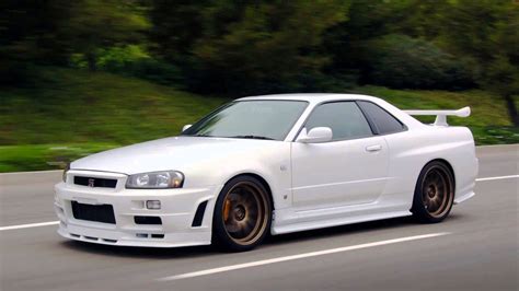 Skyline GT-R vs Toyota Supra - PakWheels Blog