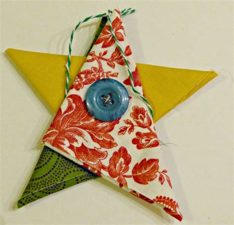 Felicity Quilts: Tutorial: Folded Fabric Star Ornaments | Christmas ornaments, Fabric christmas ...