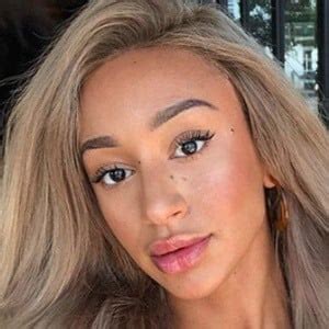 Caro Viee - Age, Family, Bio | Famous Birthdays